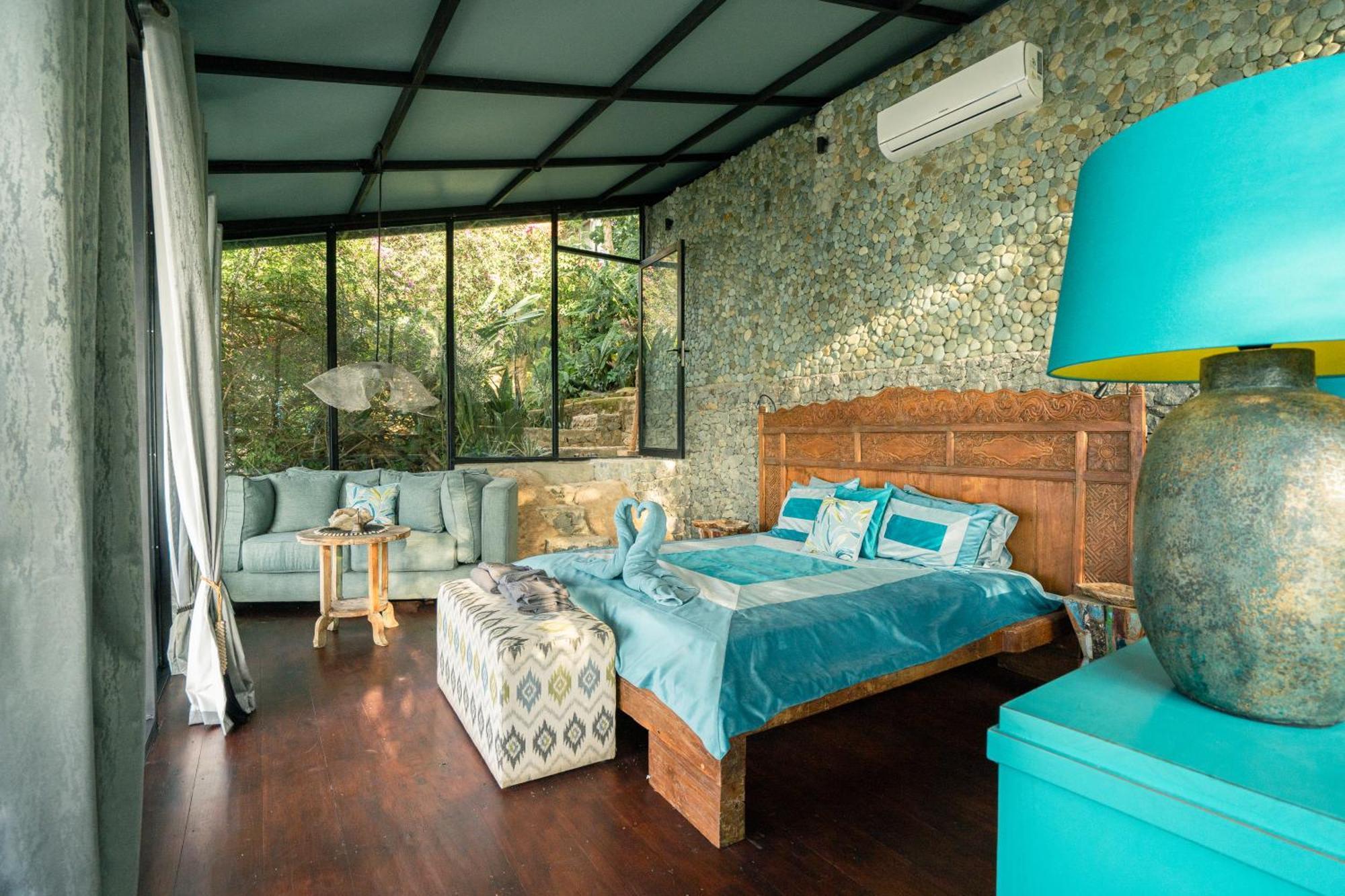 Hotel Selini Hills Labuan Bajo Esterno foto