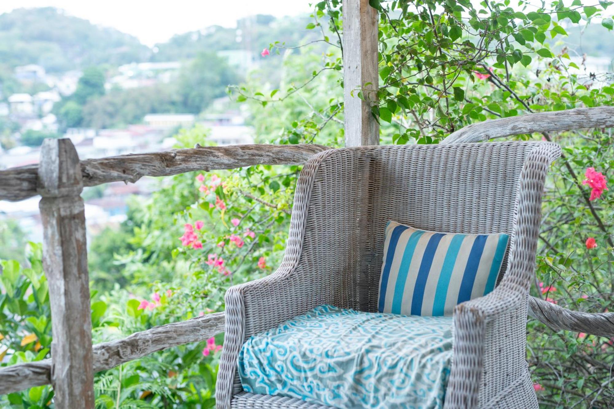Hotel Selini Hills Labuan Bajo Esterno foto