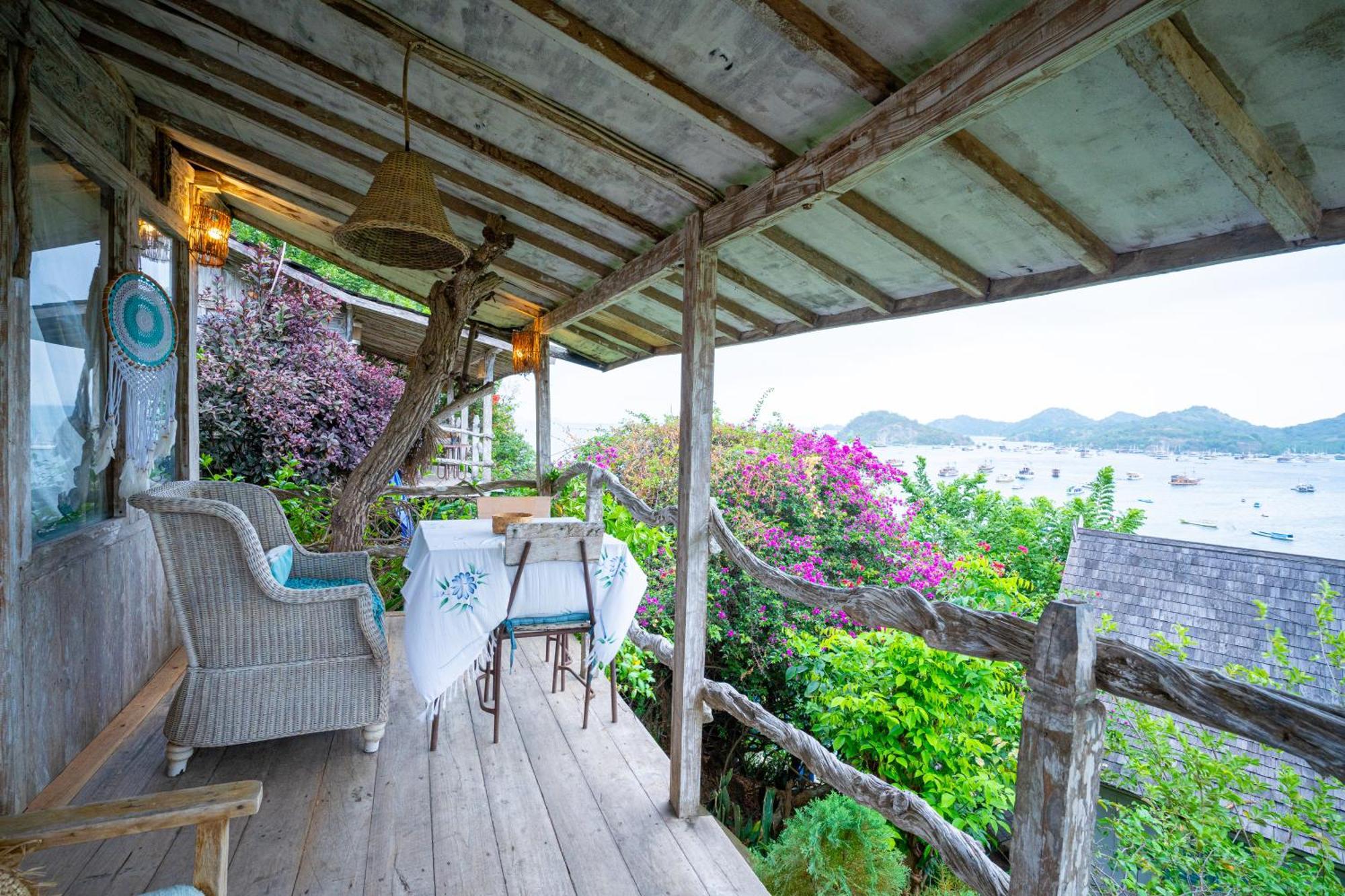 Hotel Selini Hills Labuan Bajo Esterno foto