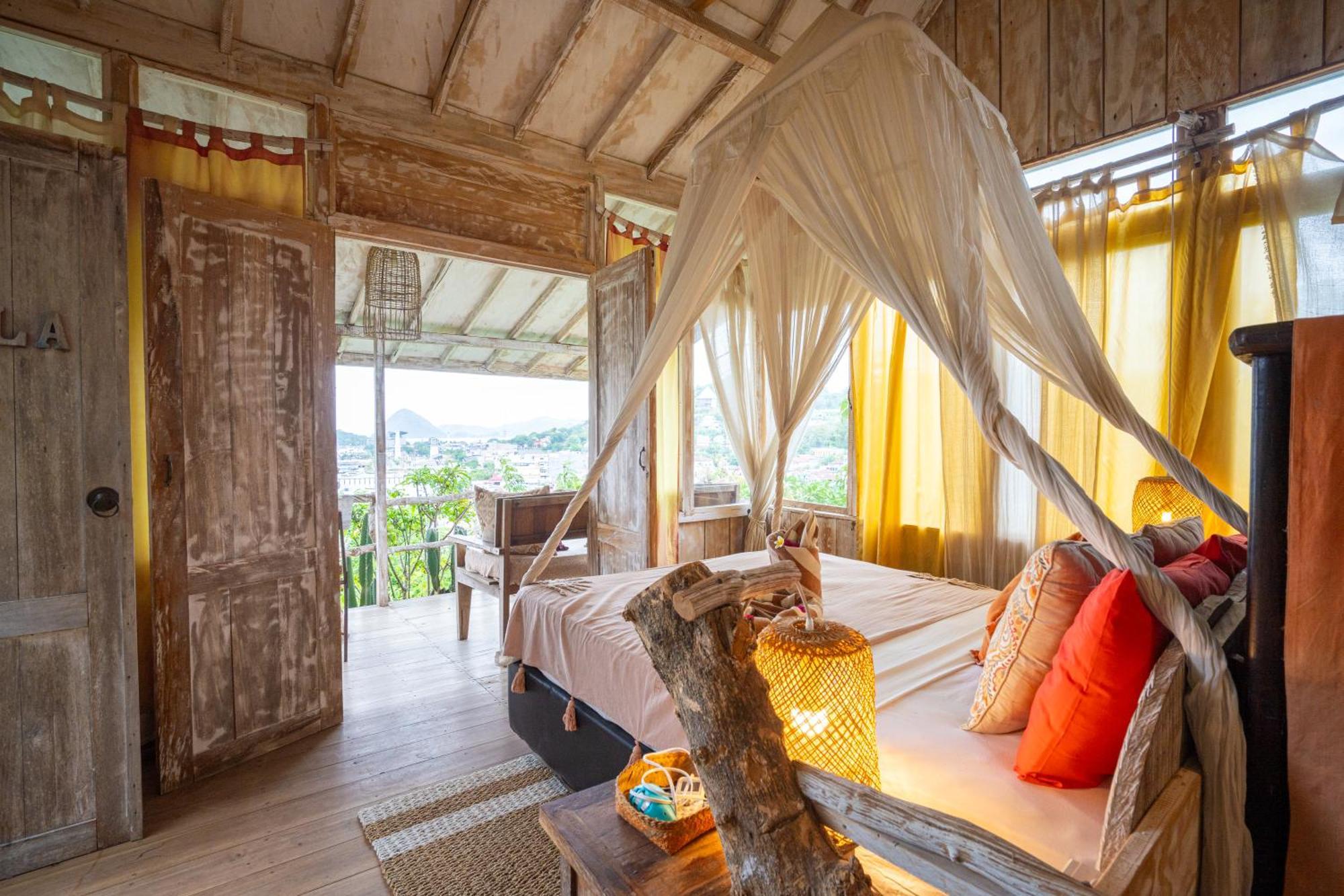 Hotel Selini Hills Labuan Bajo Esterno foto